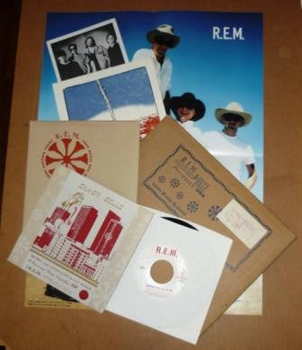 R.E.M. : 1993 Happy Holiday Hoedown Single (7", Single, Num, Red)