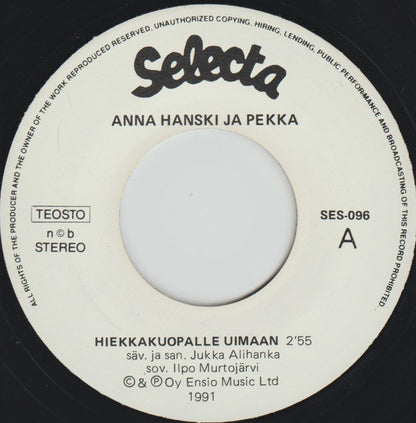 Anna Hanski : Hiekkakuopalle Uimaan / Mustikkasuu (7", Single)